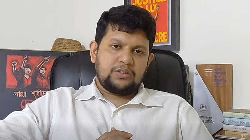 দেশ উগ্র ডানপন্থার ট্রেনে উঠে গেছে: মাহফুজ আলম