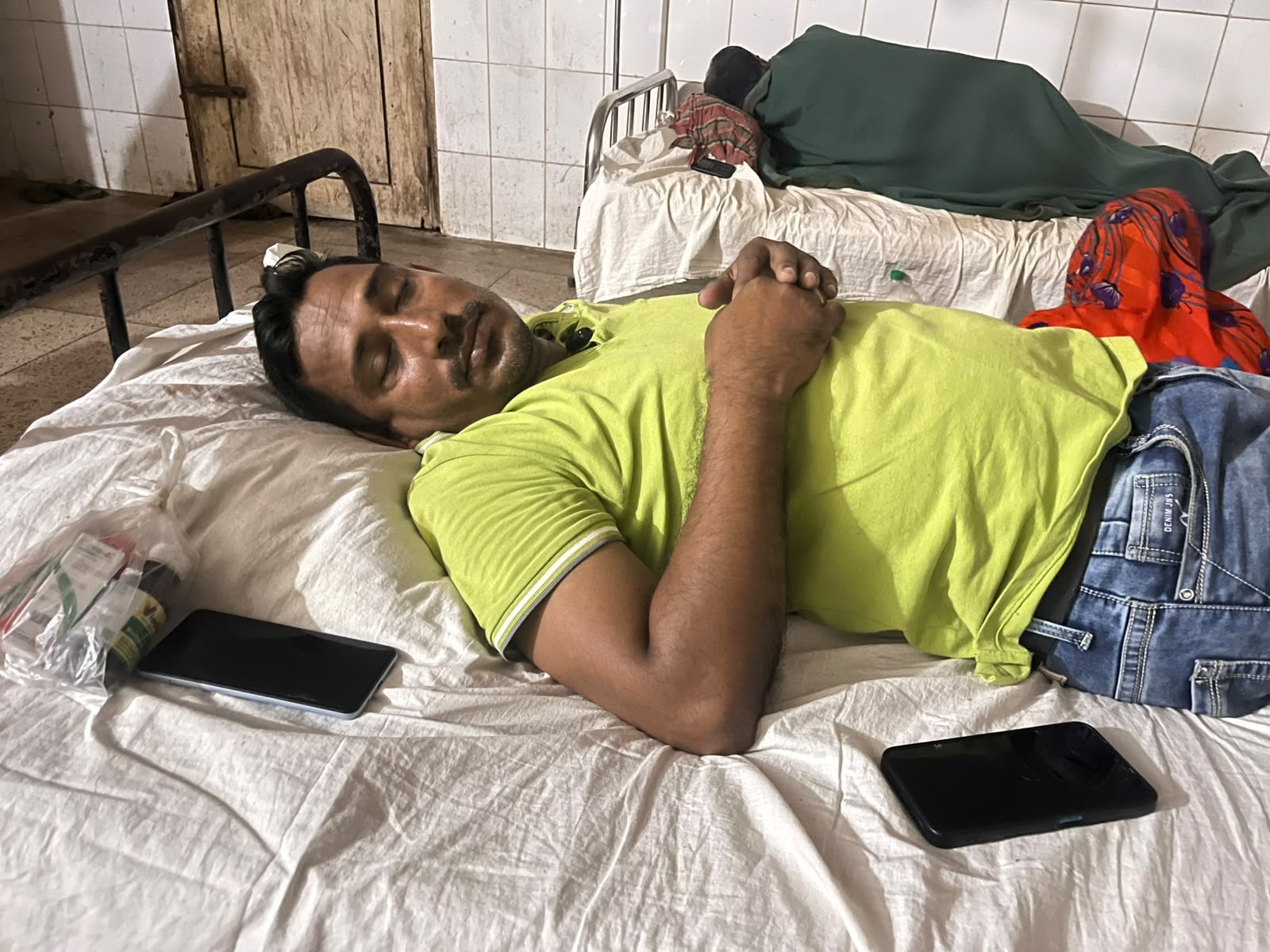 মাগুরায় বিএনপির দুই পক্ষের সংঘর্ষ ধারণ করতে গিয়ে সাংবাদিকের ওপর হামলা