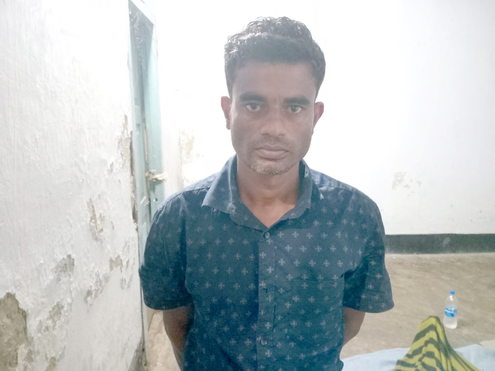 ঘোড়াঘাটে ১৯৮ ইয়াবাসহ ইউপি সদস্য গ্রেপ্তার