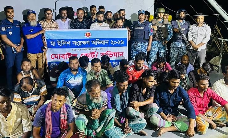 মেঘনায় ইলিশ শিকারে ৩০ জেলের ১৮ দিনের কারাদণ্ড