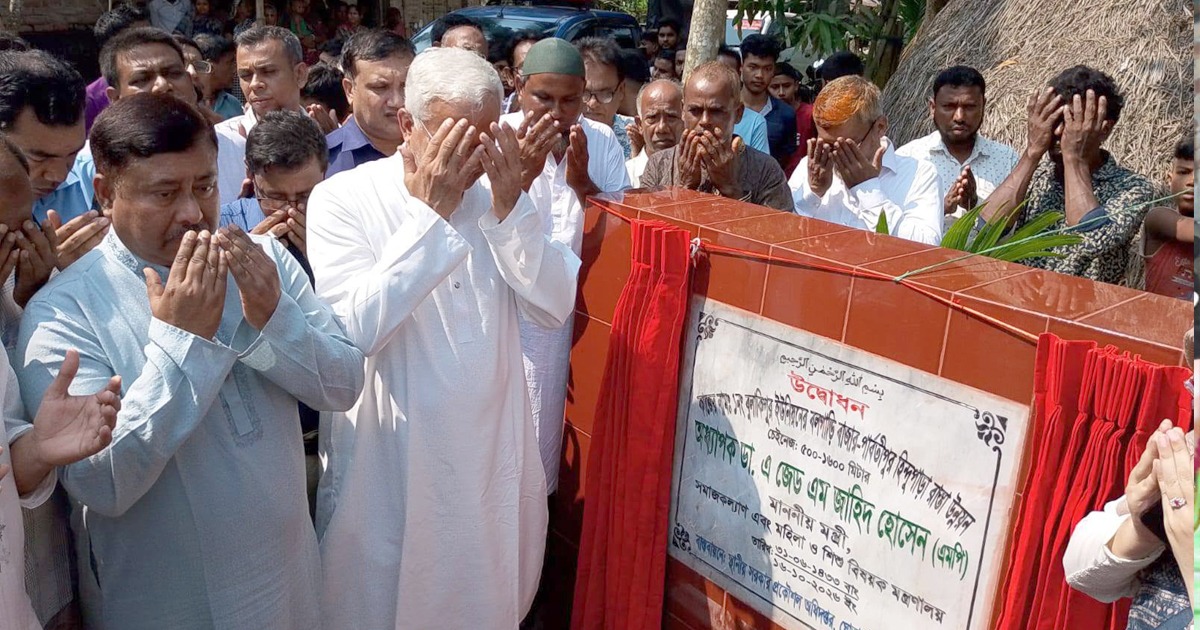 ঘোড়াঘাটে চার ইউনিয়নের বিভিন্ন সড়ক উন্নয়নকাজ উদ্বোধন মন্ত্রীর
