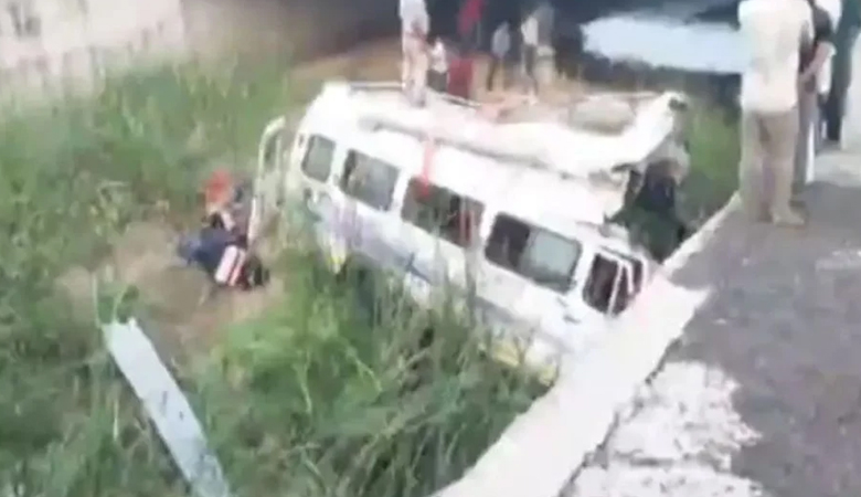 রাজস্থানে নিয়ন্ত্রণ হারিয়ে খাদে বাস, নারীসহ নিহত ৮