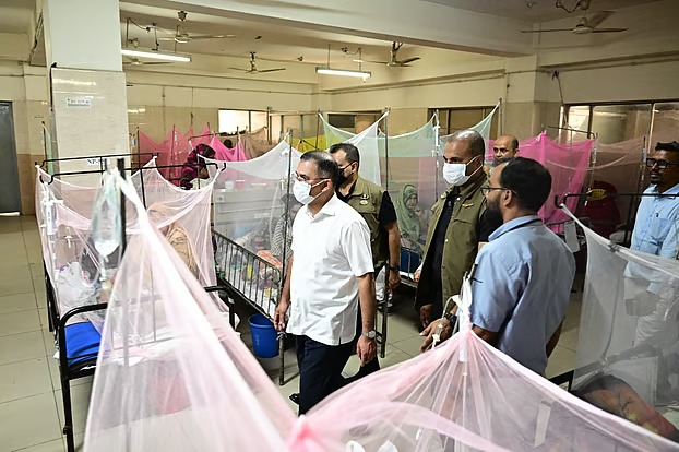 সাড়ে চার ঘণ্টায় ১৩ স্থান পরিদর্শন, অব্যবস্থাপনায় অসন্তুষ্ট প্রধানমন্ত্রী