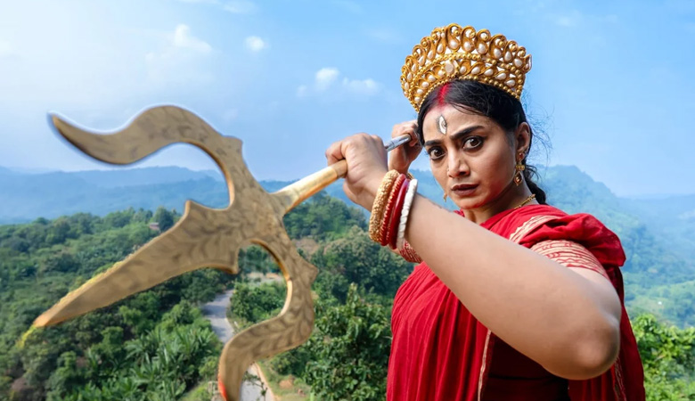 পাহাড়ের কোলে দুর্গারূপে অর্ষা, ফুটিয়ে তুললেন নারীর শক্তি ও সংগ্রাম