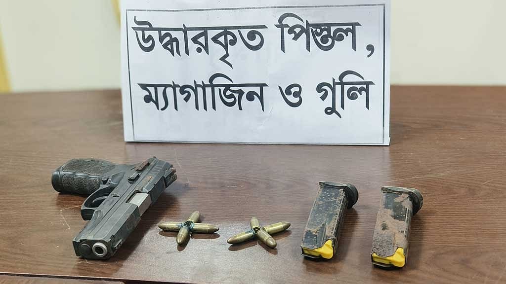 অভ্যুত্থানে লুট হওয়া পিস্তল ও গুলি মিলল পরিত্যক্ত ভবনে