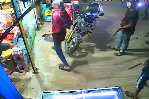 ২০ সেকেন্ডে দোকানে ঢুকে জামায়াত কর্মীকে গুলি, ভিডিও ভাইরাল