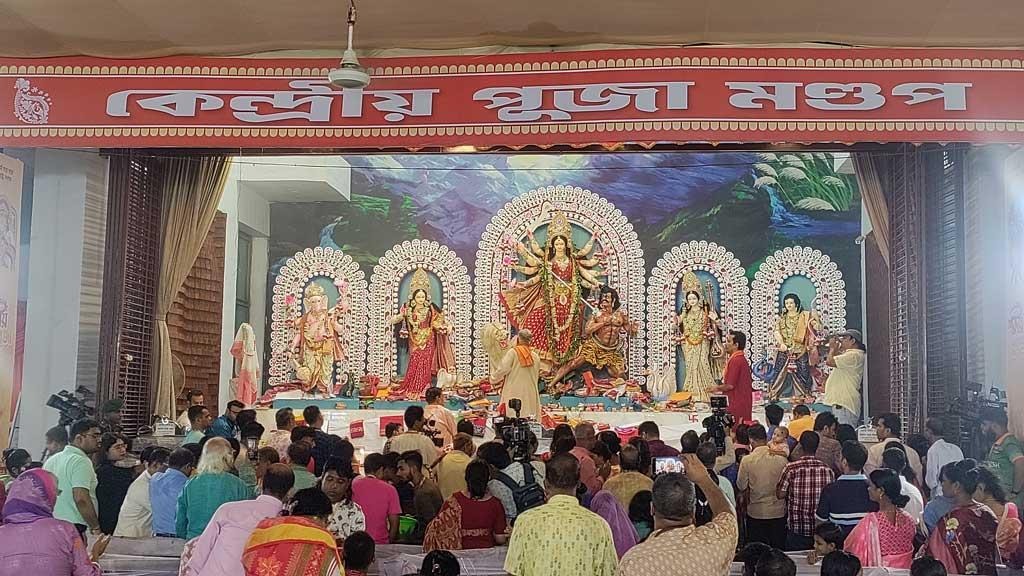 মহানবমীর প্রার্থনায় শান্তি, সম্প্রীতি ও অশুভ শক্তির বিনাশ কামনা