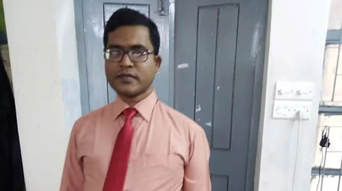 রক্তাক্ত ছবি পাঠিয়ে ২০ হাজার টাকা দাবি, হোটেলে শিক্ষকের মরদেহ