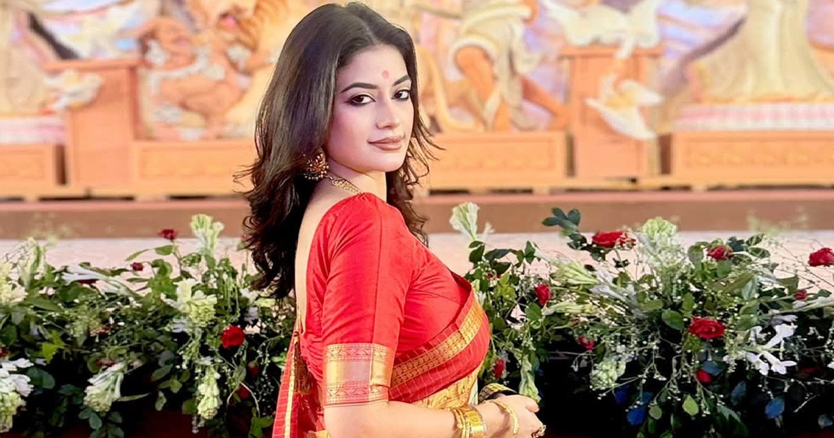 মায়ের আশীর্বাদে মুছে যাক অশুভ শক্তি ও সব অন্ধকার: মন্দিরা