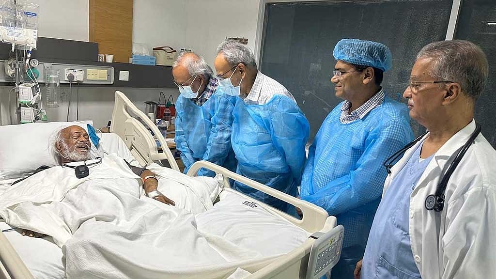 বুকে ব্যথা ও শ্বাসকষ্টে হাসপাতালে স্থানীয় সরকারমন্ত্রী মঈন খান