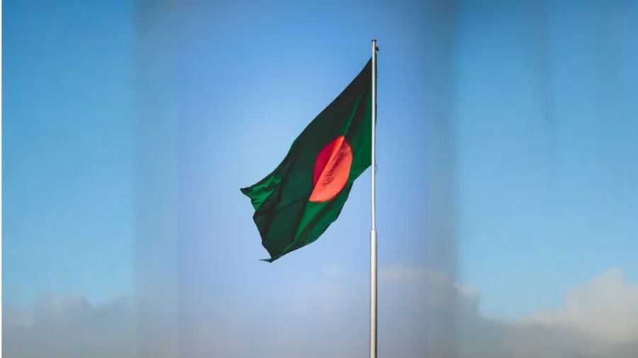 সব সরকারি অফিসে জাতীয় পতাকা প্রদর্শনে যথাযথভাবে অনুসরণের নির্দেশ