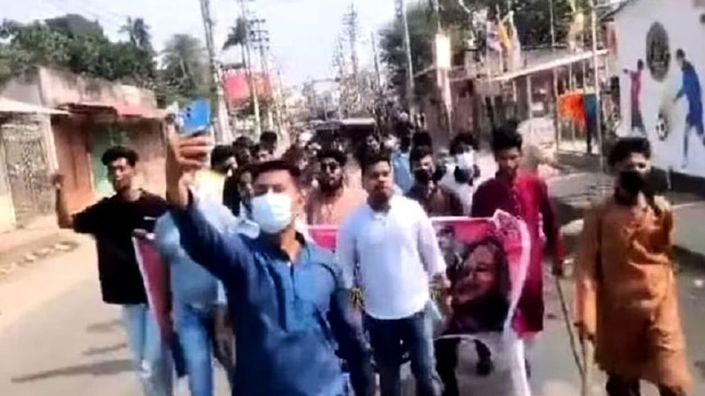 শেখ হাসিনার দেশে ফেরার স্লোগানে কুমিল্লায় ছাত্রলীগের মিছিল, গ্রেফতার ১৮