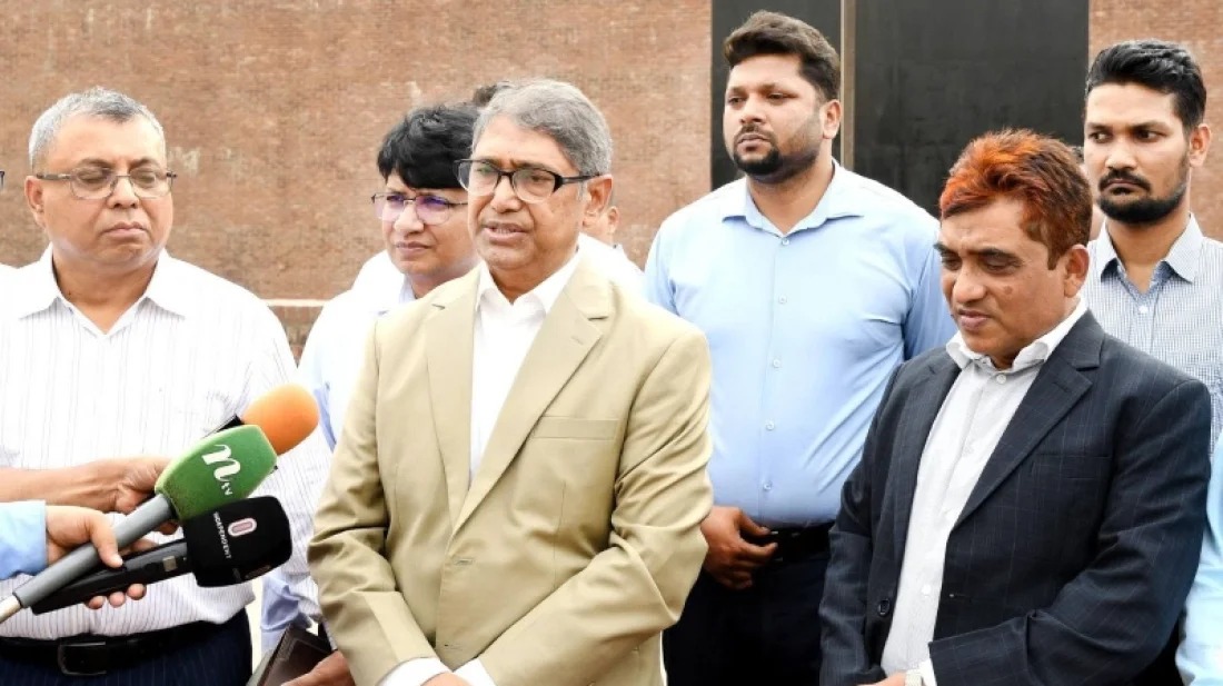 মুক্তিযোদ্ধার কবর খুঁড়ে দাফনের ঘটনায় তদন্ত কমিটি হবে: মন্ত্রী