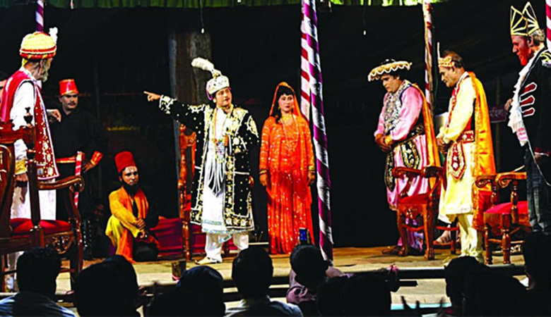হারিয়ে যাচ্ছে গ্রামবাংলার ঐতিহ্যবাহী যাত্রাপালা