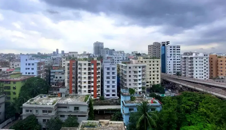 ঢাকার আকাশ মেঘলা, কমবে কি ভ্যাপসা গরম